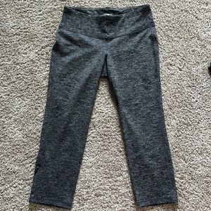 Old Navy Gray Striped Cropped Leggings
